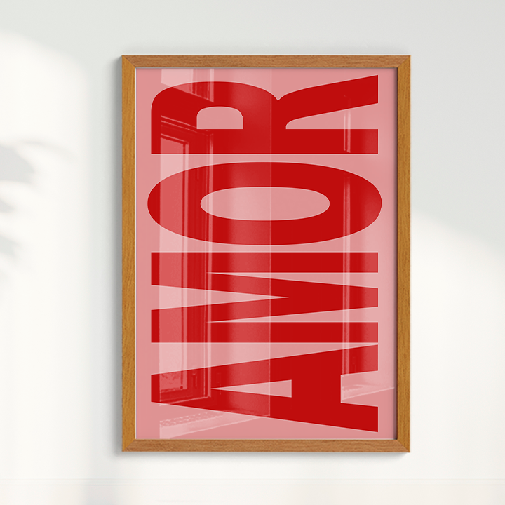 Quadro AMOR – Moldura Padrão Madeira Mel (A2) - Pronta Entrega