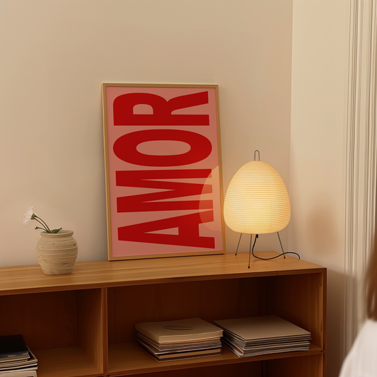 Quadro AMOR – Moldura Padrão Madeira Mel (A2) - Pronta Entrega